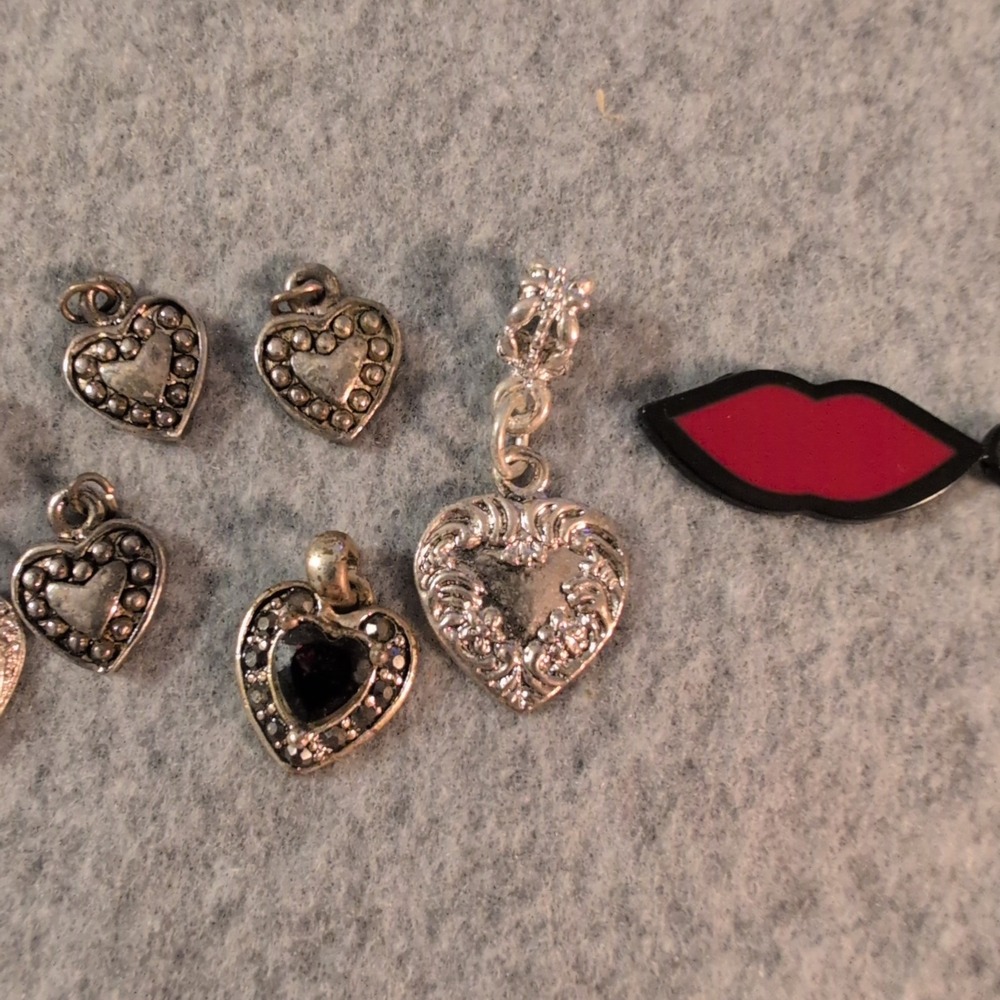 Valentine Lot of 8 Heart Charms and 1 Pair of Lips Charm for Jewelry Making - Picture 3 of 4